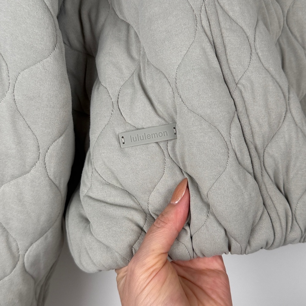 Lululemon Quilted Riverstone Taupe Bubble Shaped Cropped Bomber Jacket Size 8 - Picture 10 of 13